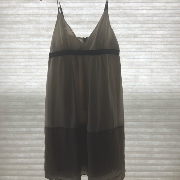 Fun summer dress! Only worn twice! - Picture 2 of 5